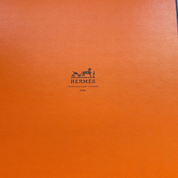 Authentic gorgeous Hermès scarf with box - Picture 5 of 6